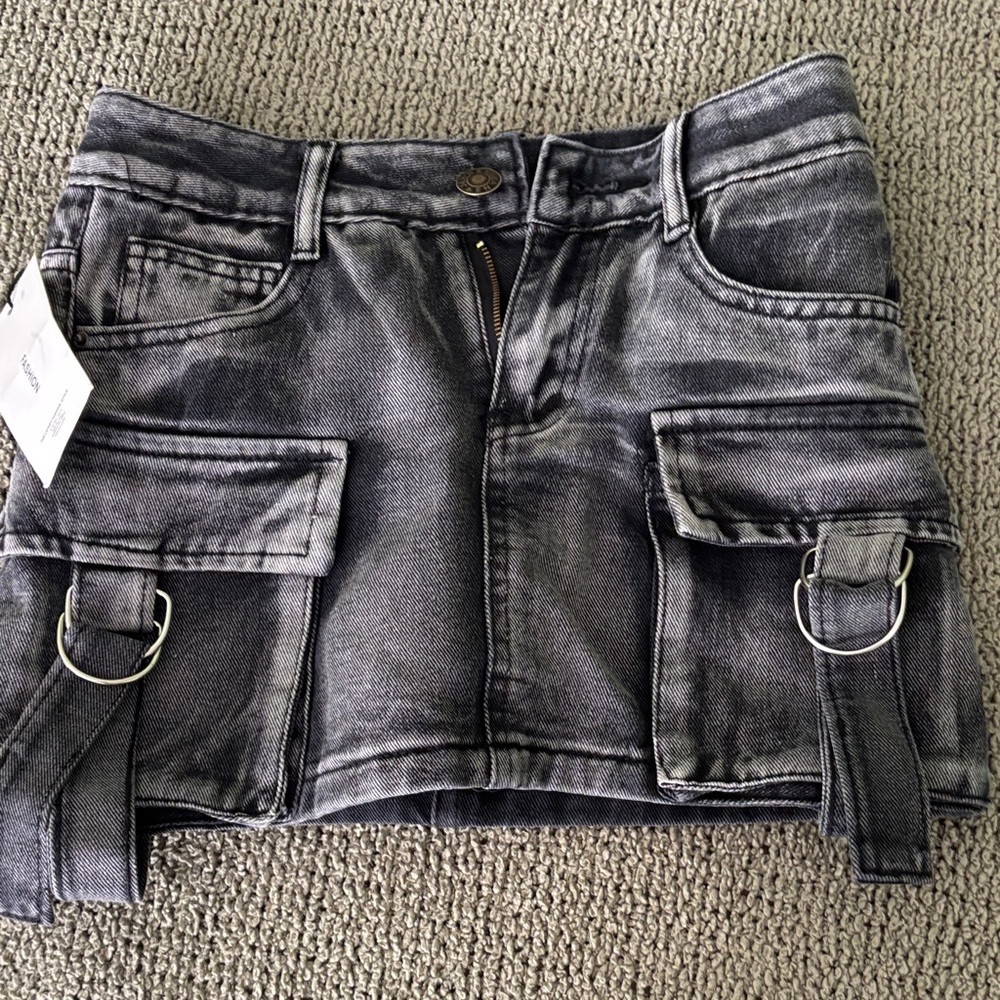 Stylish Gray Denim Mini Skirt with Pockets